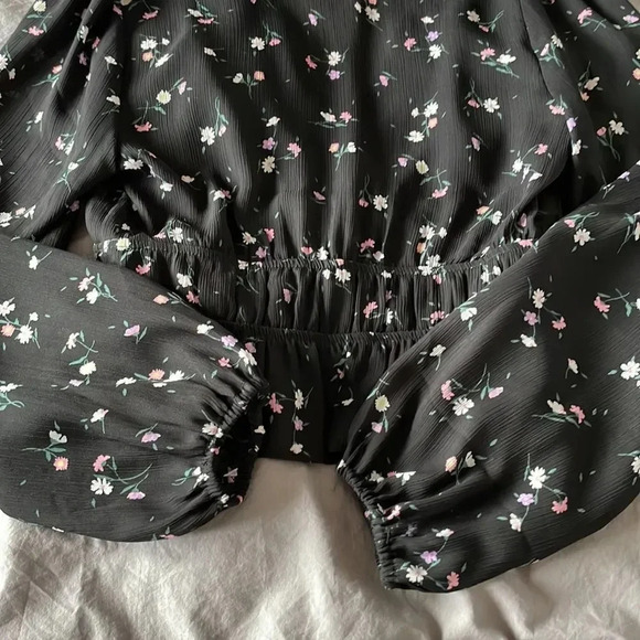 🔥4/$20 Dynamite Floral Blouse - Picture 11 of 16